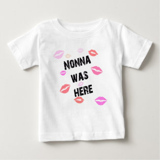 Nonna kisses baby T-Shirt