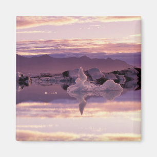 North Atlantic, Iceland, Breioamerkurjokull Magnet