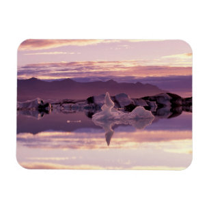 North Atlantic, Iceland, Breioamerkurjokull Magnet