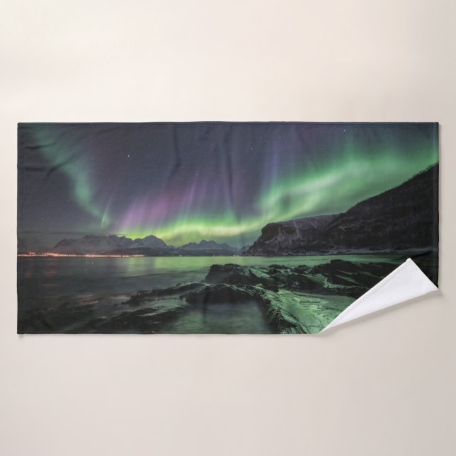 Northern Lights Scandinavia Bath Towel (Bath Towel)