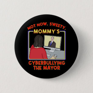 Not Now, Sweety. Mummy's Cyberbullying the Mayor 6 Cm Round Badge