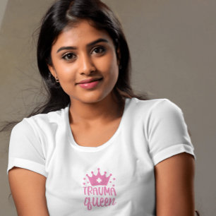 nurse gift pink minimalist queen  T-Shirt