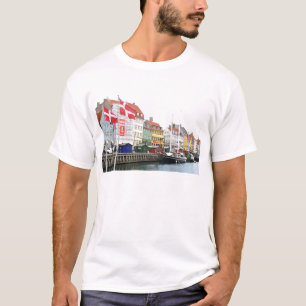 Nyhavn canal in Copenhagen, Danmark T-Shirt