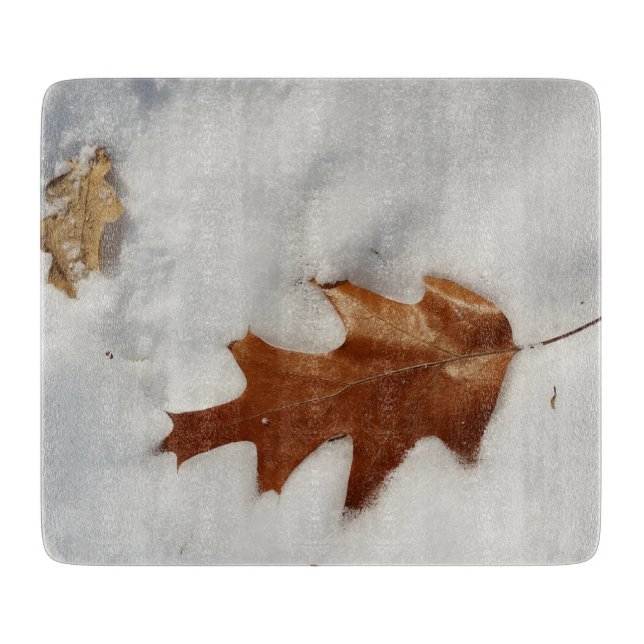 oak leaf on the snow cutting board (Front)