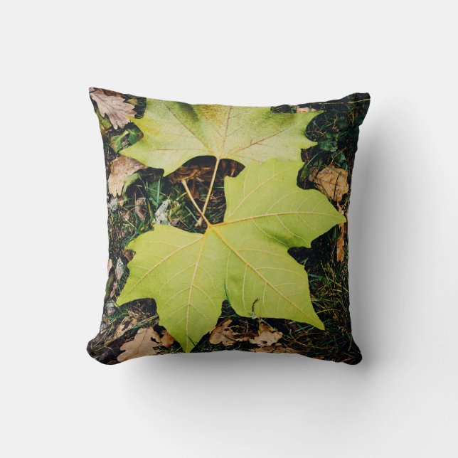 Oak tree green leaves cushion (Front)