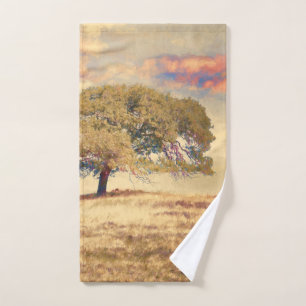 OAK TREE HILL Race to the Top Hand Towel