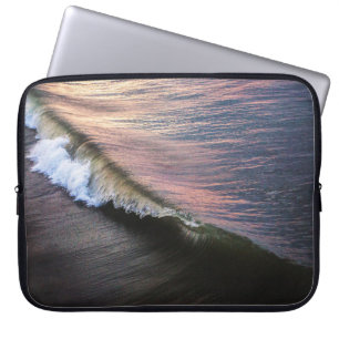OCEAN WAVES CRASHING ON SHORE DURING DAYTIME LAPTOP SLEEVE