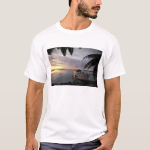 Oceania, Polynesia, Cook Islands, Aitutaki, T-Shirt