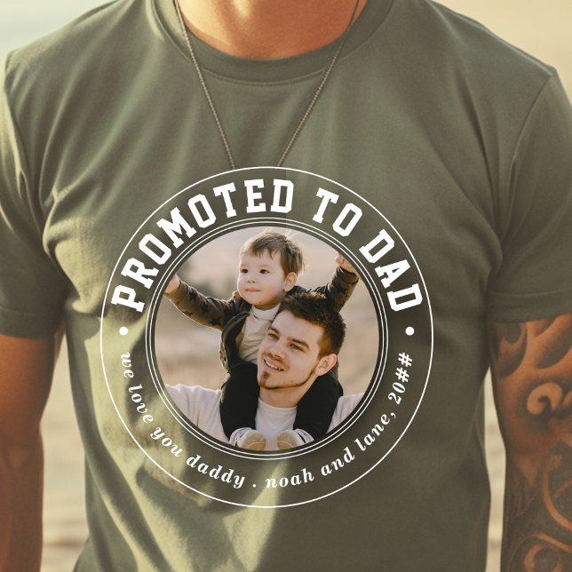 Officially Promoted to Dad Classic Badge Photo T-Shirt (Creator Uploaded)