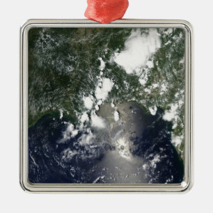 Oil spreads northeast metal ornament