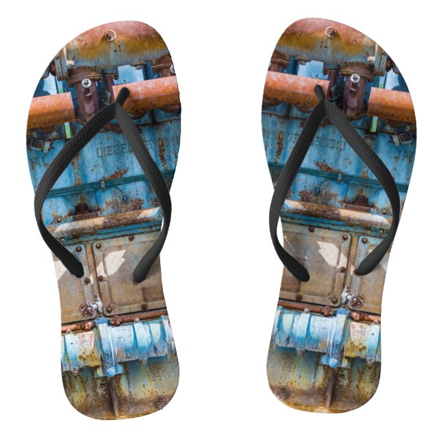 Old and rusty Atlas Imperial diesel engine at Inde Thongs (Footbed)