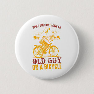Old Biker Design   Bicycle   Never Underestimate 6 Cm Round Badge