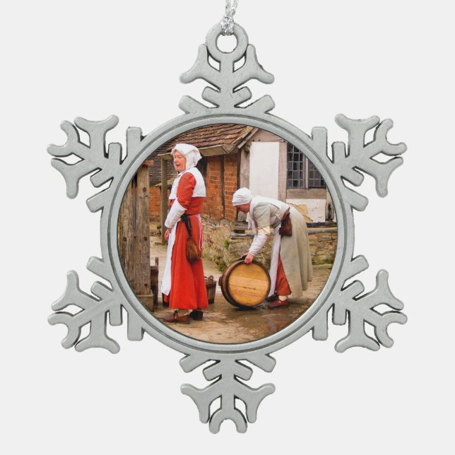 OLD ENGLAND SNOWFLAKE PEWTER CHRISTMAS ORNAMENT (Front)