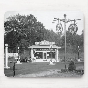 Old gas station, 1925 mouse pad