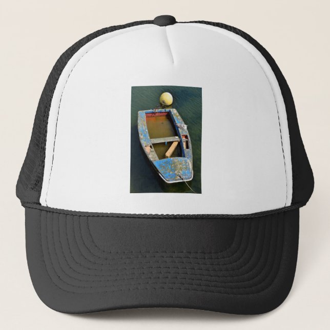 Old small boat with a seagull trucker hat (Front)