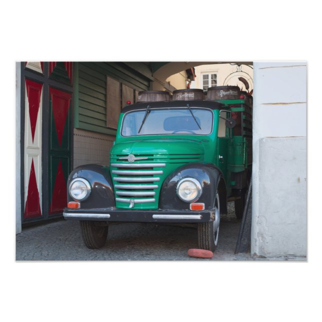 Old truck with beer - print (Front)