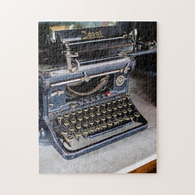 Old typewriter jigsaw puzzle (Vertical)