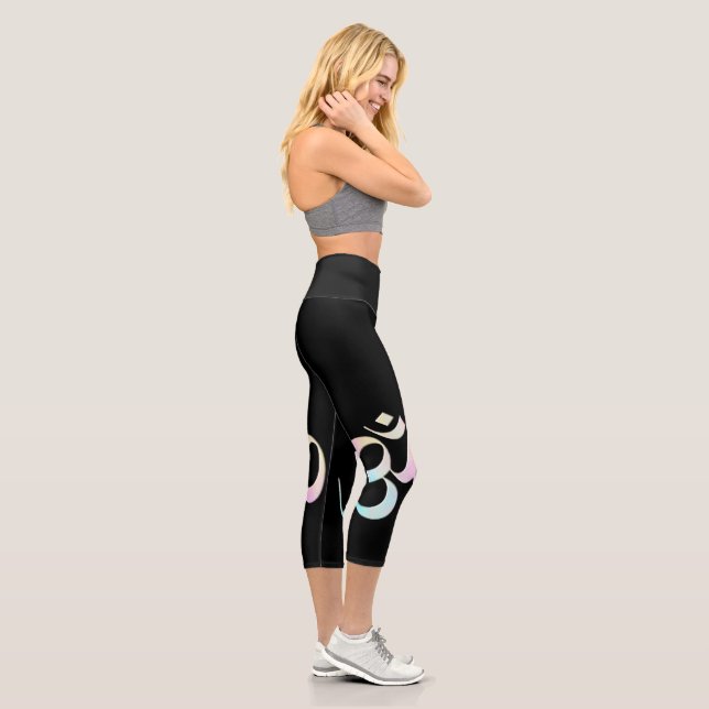 Om 2 capri leggings (Right)