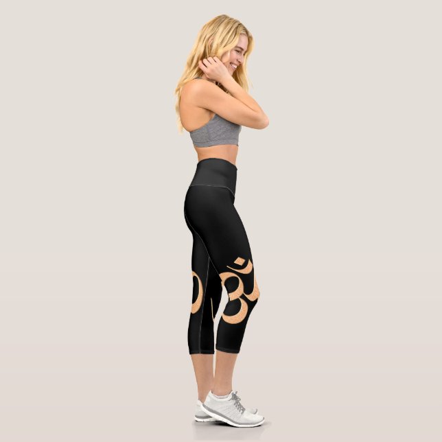 Om 4 capri leggings (Right)