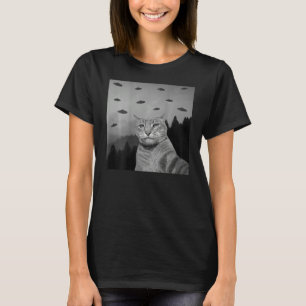 ON BACK PRINT Cat Taking Photo UFO Aliens T-Shirt