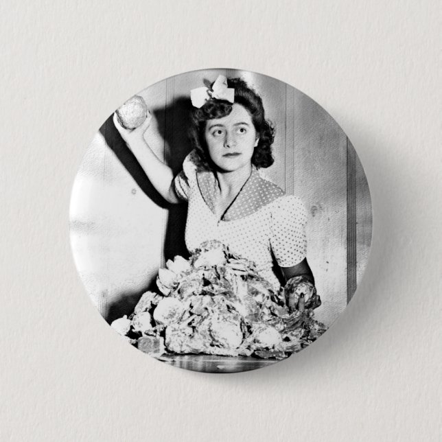 On the Homefront War Effort 6 Cm Round Badge (Front)