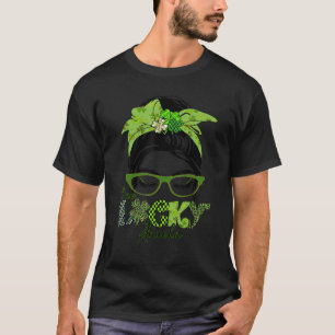 One Lucky Abuela Grandma Messy Bun Shamrock St Pat T-Shirt