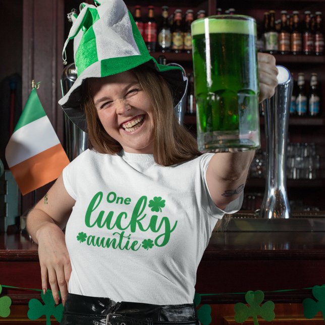 One Lucky Auntie Funny St Patrick Day T-Shirt (Creator Uploaded)