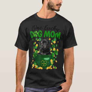 One Lucky Dog Mum Funny Pug Mum St Patricks Day T-Shirt