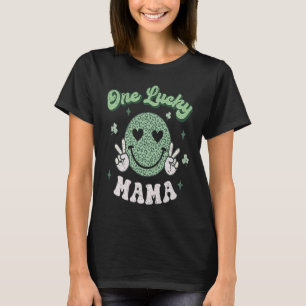 One Lucky Mama St Patricks Day Retro Irish Family  T-Shirt