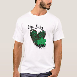 One Lucky Mom Leopard Heart St Patrick’S Day T-Shirt
