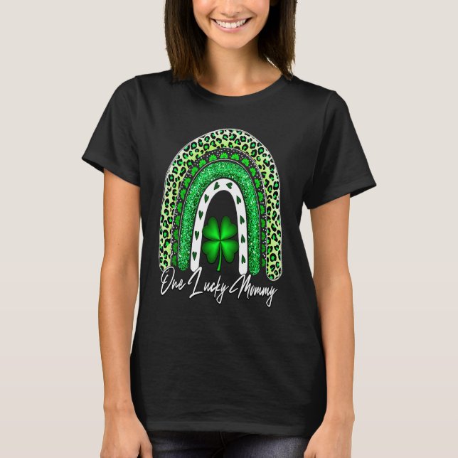 One Lucky Mummy  Matching Family St Patricks Day M T-Shirt (Front)
