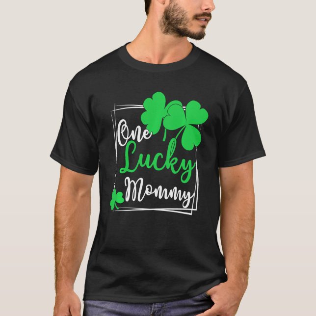One Lucky Mummy Shirt Funny Family St Patrick's Da (Front)
