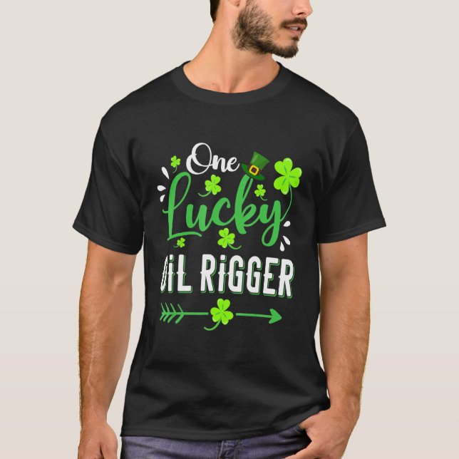 One Lucky Oil Rigger Shamrock Leprechaun Hat St Pa T-Shirt (Front)
