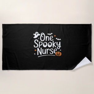 One Spooky Nurse Funny Ghost Nurse Halloween Essen Beach Towel