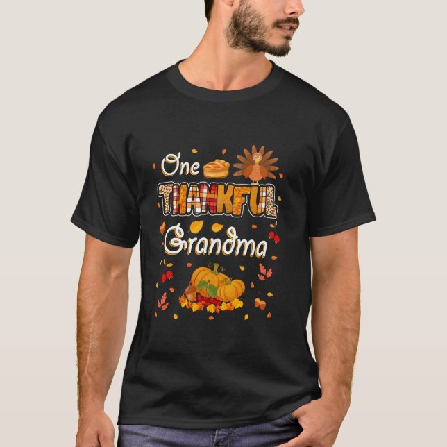 One Thankful Grandma Fall Leaves Autumn Grandma Th T-Shirt (Front)