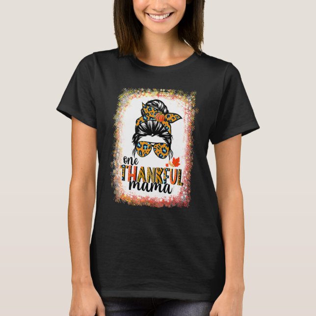 One Thankful Mama Messy Bun Leopard Fall Autumn Th T-Shirt (Front)