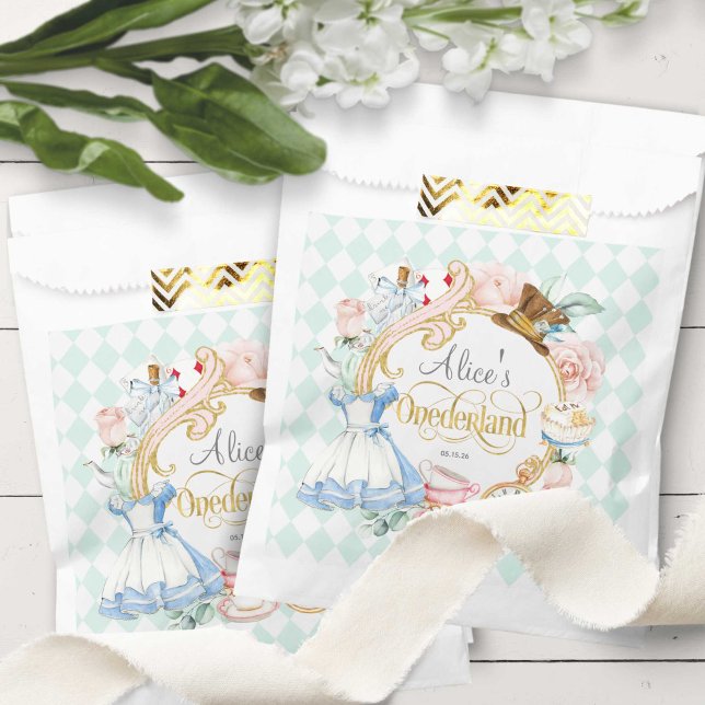 Onederland, Mad hatter teaparty, birthday snacks Favour Bag (Alice onederland themed, girl 1st birthday,snacks favor bags.)