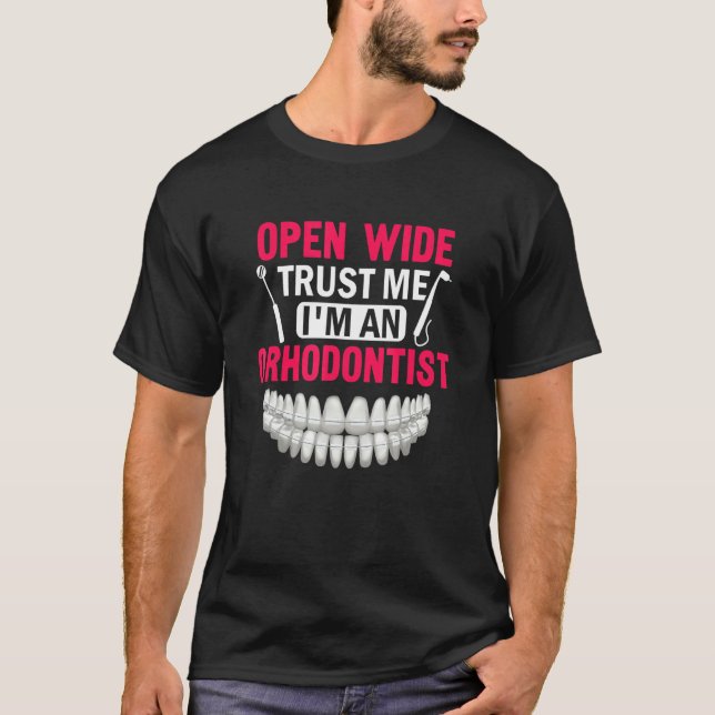Open Wide Trust Me I'm An Dental Braces Orthodonti T-Shirt (Front)