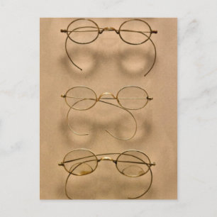 Optometrist - Simple gold frames Postcard