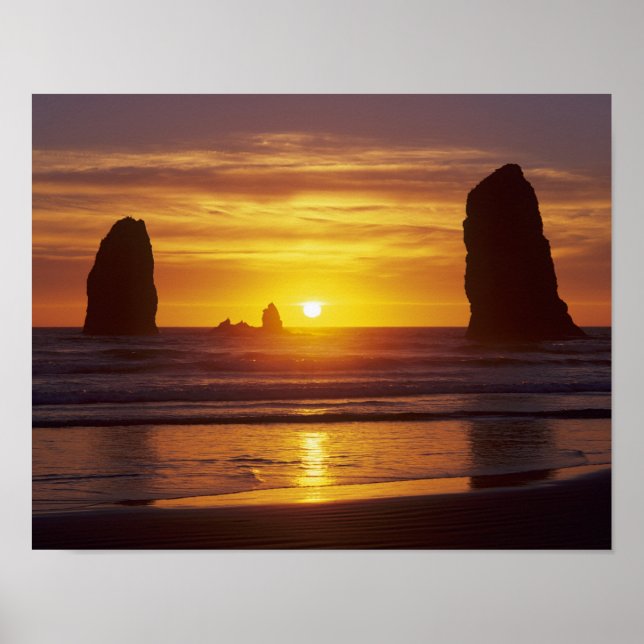 OR, Oregon Coast, Cannon Beach, seastacks at 2 Poster (Front)