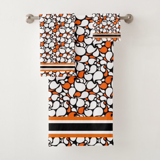 Orange and black paisley bath towel set (Insitu)