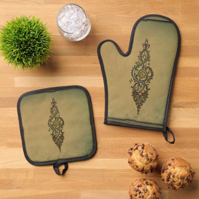 Ornate Treble Clef Oven Mitt & Pot Holder Set (Top Down)