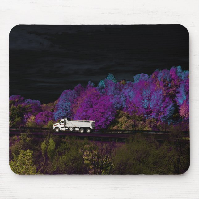 oscar leaves the party mouse pad (Front)