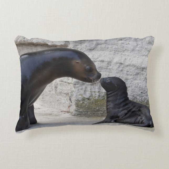 Otaria flavescens decorative cushion (Front)