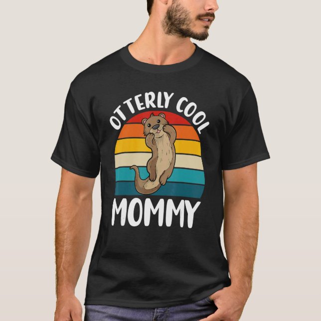Otterly cool mummy  cute otter    retro mother's d T-Shirt (Front)