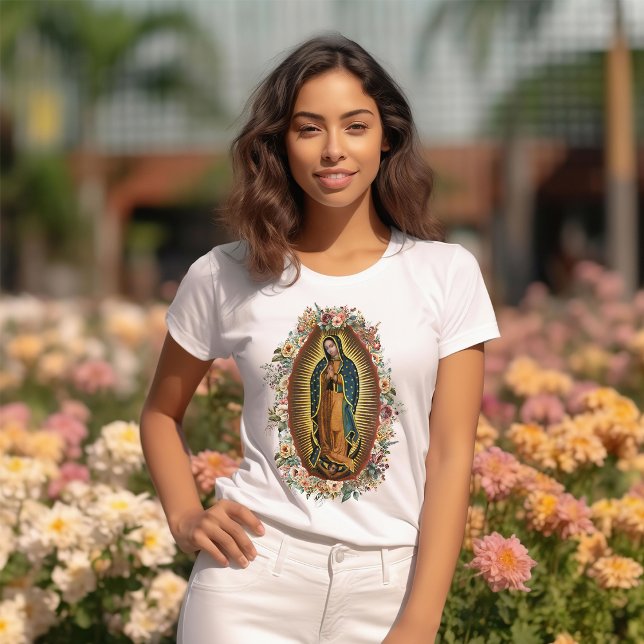 Our Lady of Guadalupe Virgen de Guadalupe T-Shirt (Our Lady of Guadalupe, Virgen de Guadalupe vintage image of Mary with watercolor roses.)