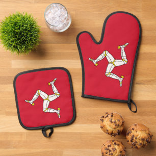 Oven Mitt and Pot Holders, Isle of Man flag Oven Mitt & Pot Holder Set