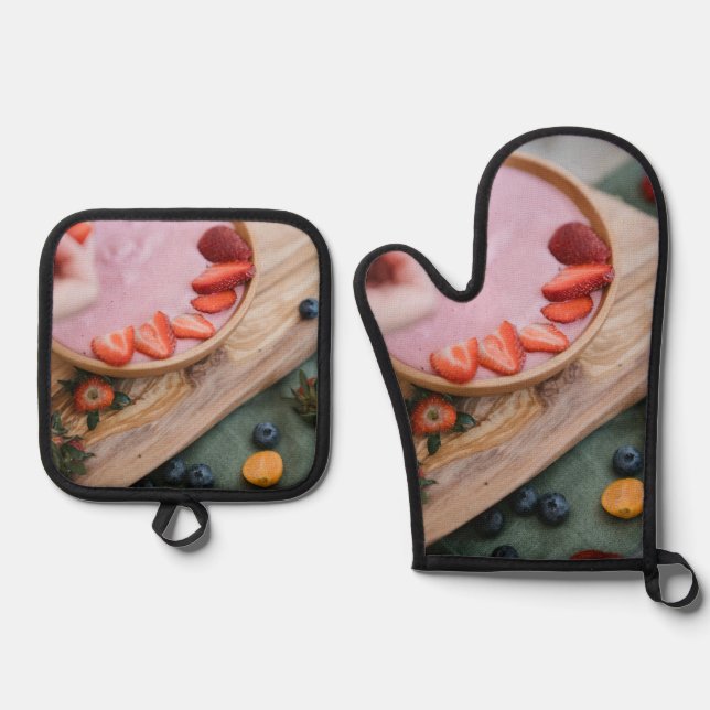 Oven Mitt and Pot Holders Oven Mitt & Pot Holder Set (Front)