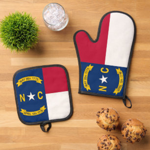 Oven Mitt, Pot Holders with flag of North Carolina Oven Mitt & Pot Holder Set