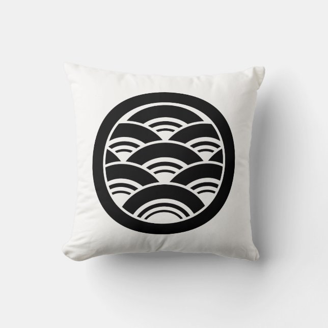 Overlapping waves in circle cushion (Front)